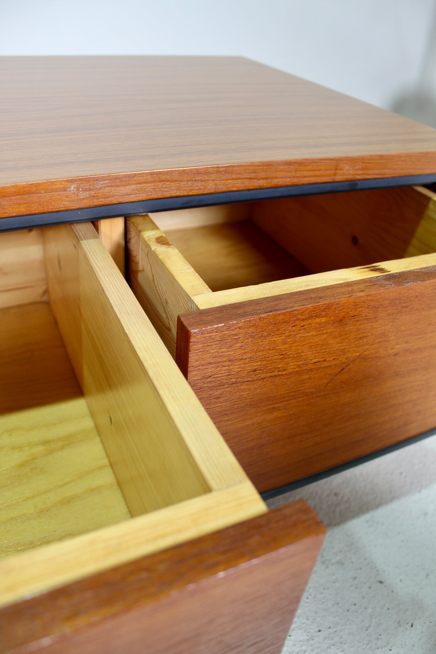 Vintage set zwevende kastjes