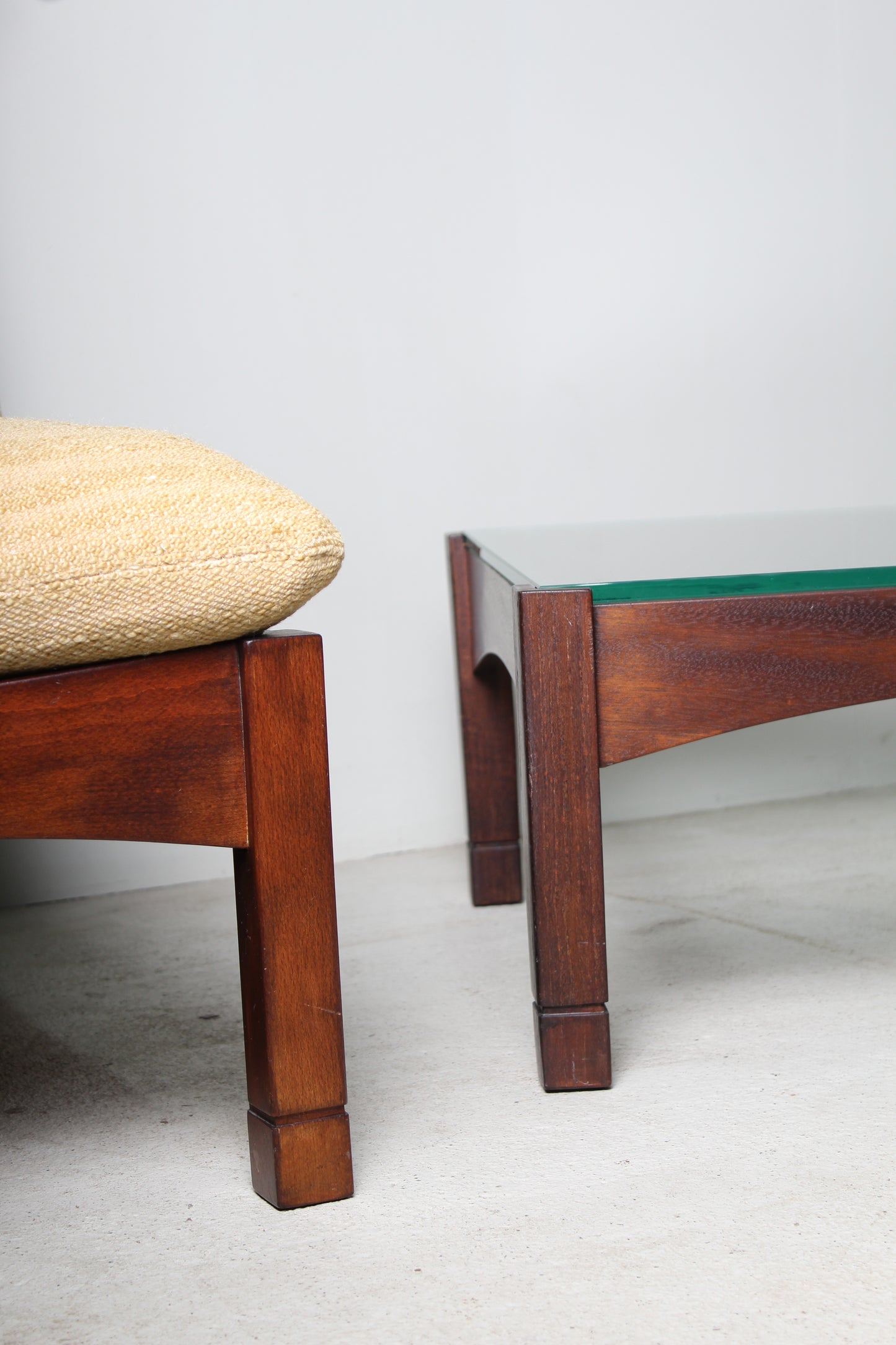 Vintage set fauteuil + bijzettafel uit 1975