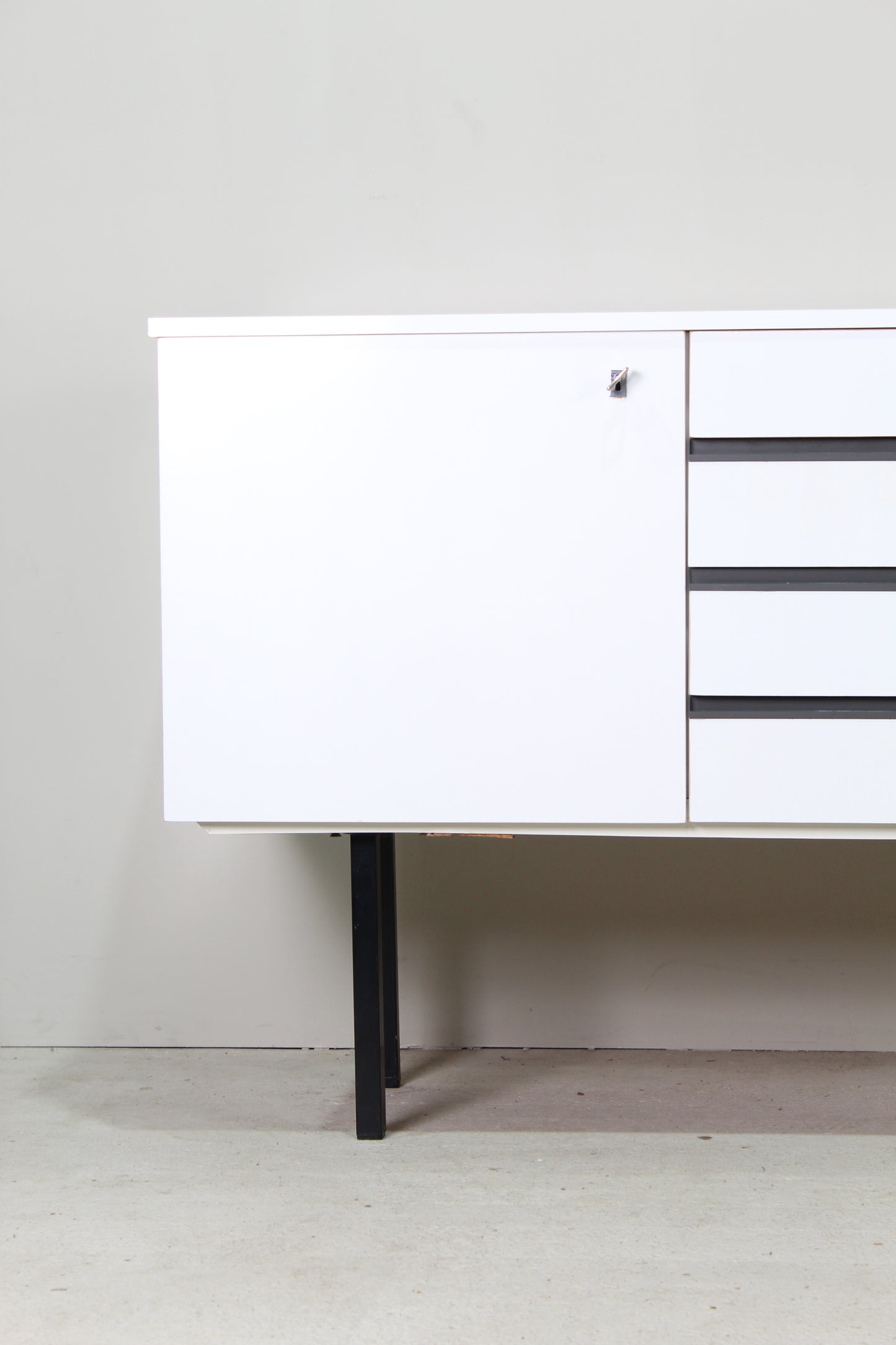Vintage sideboard wit jaren '70