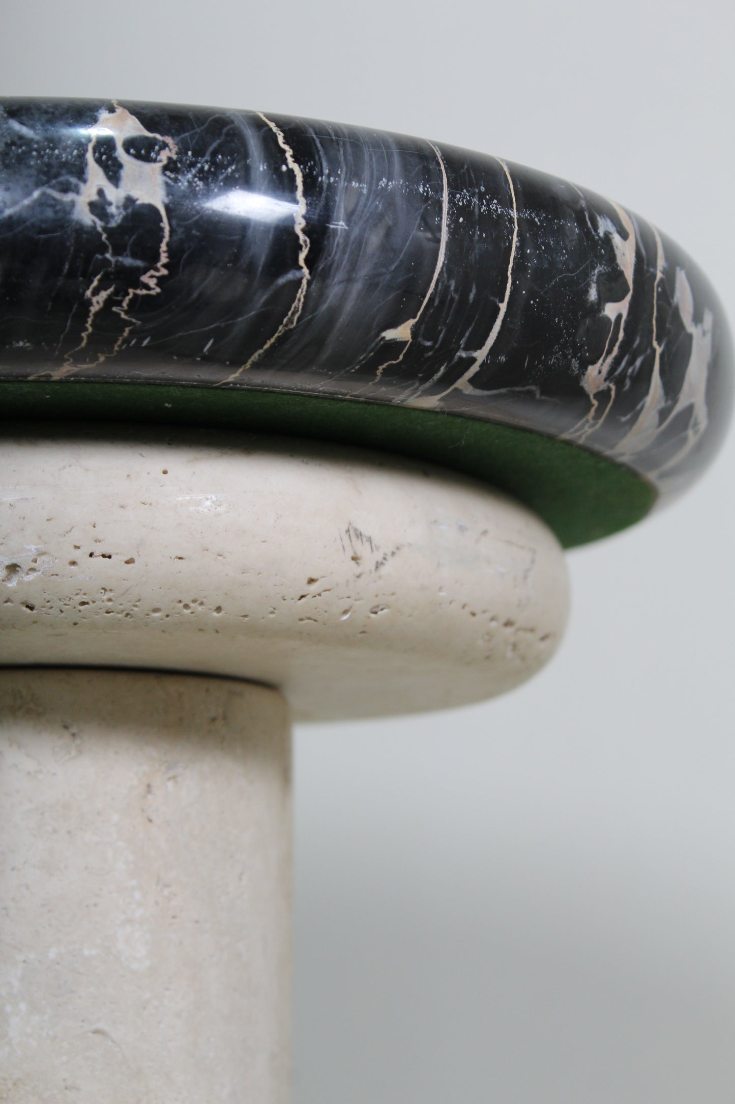 Vintage travertin, marmer plantenzuil