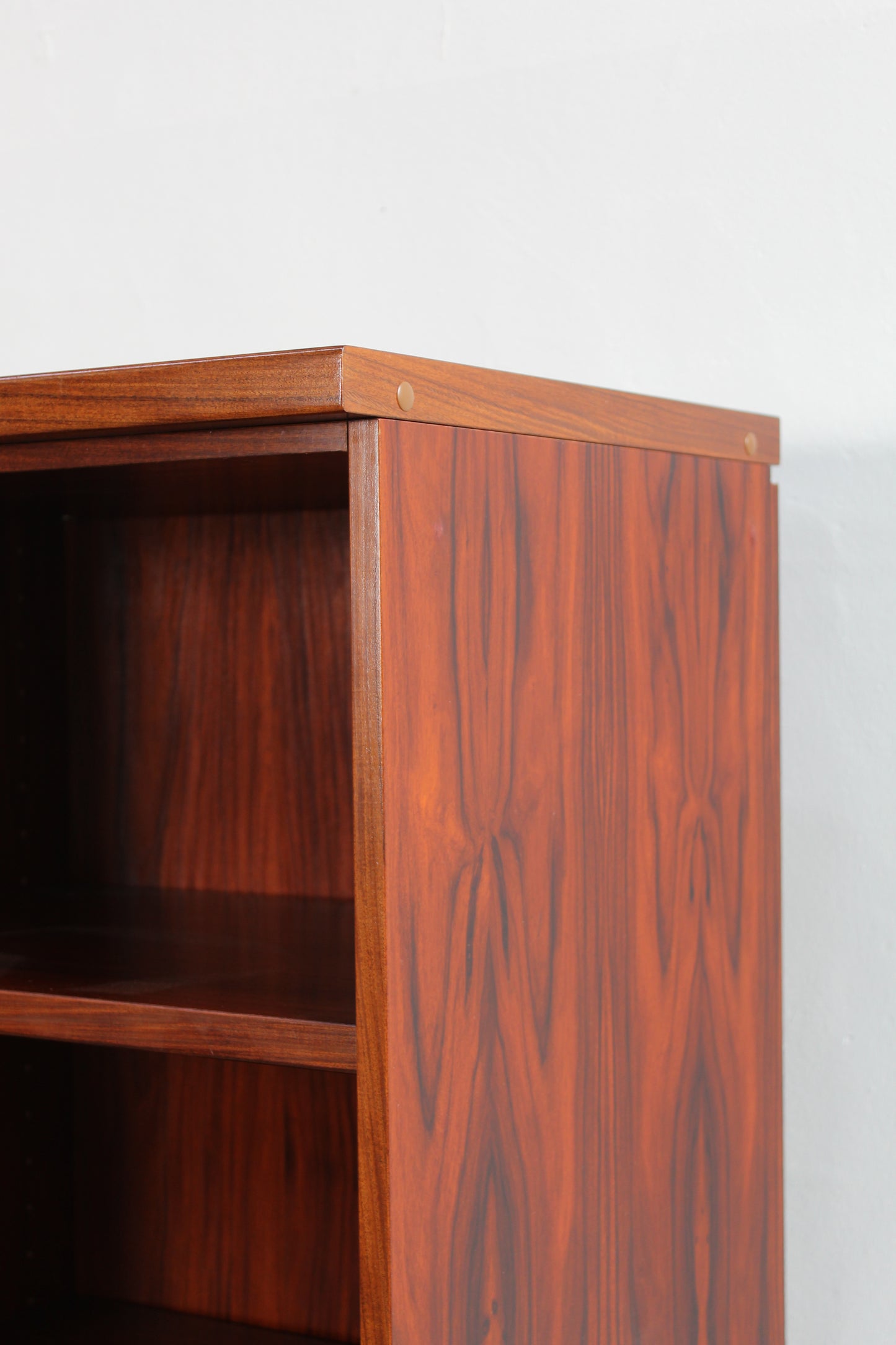 Vintage smalle boekenkast pallisander