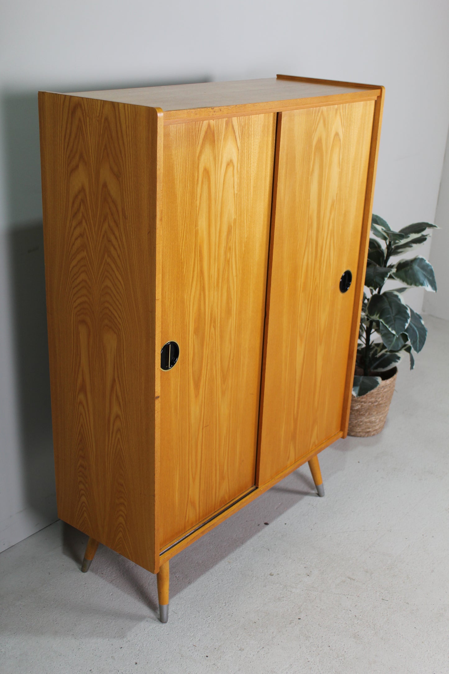 Vintage linnenkast, spelletjeskast jaren '60