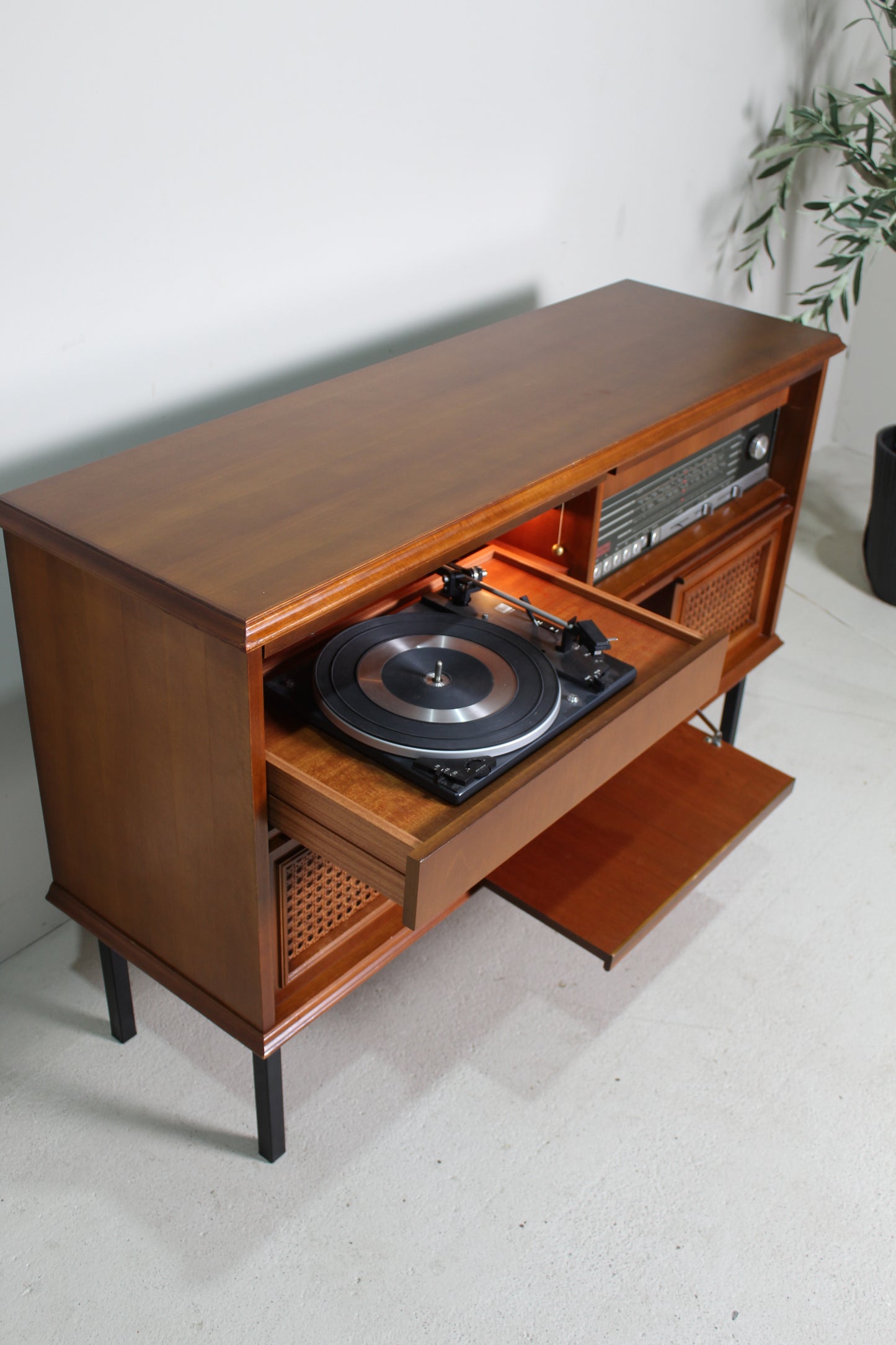 Vintage audiomeubel, radiokast Gründig