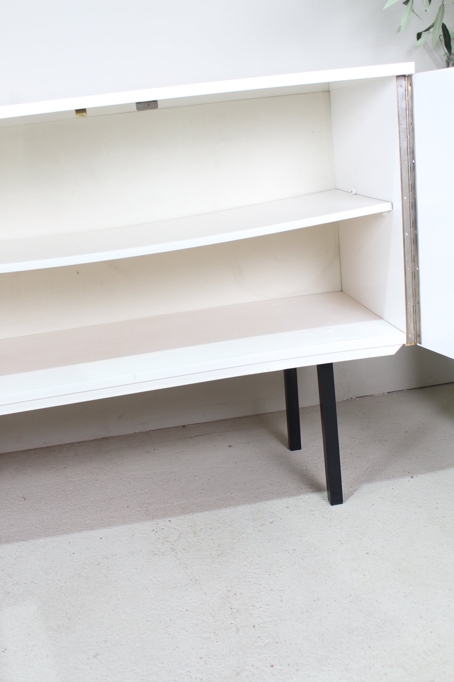 Vintage sideboard wit jaren '70