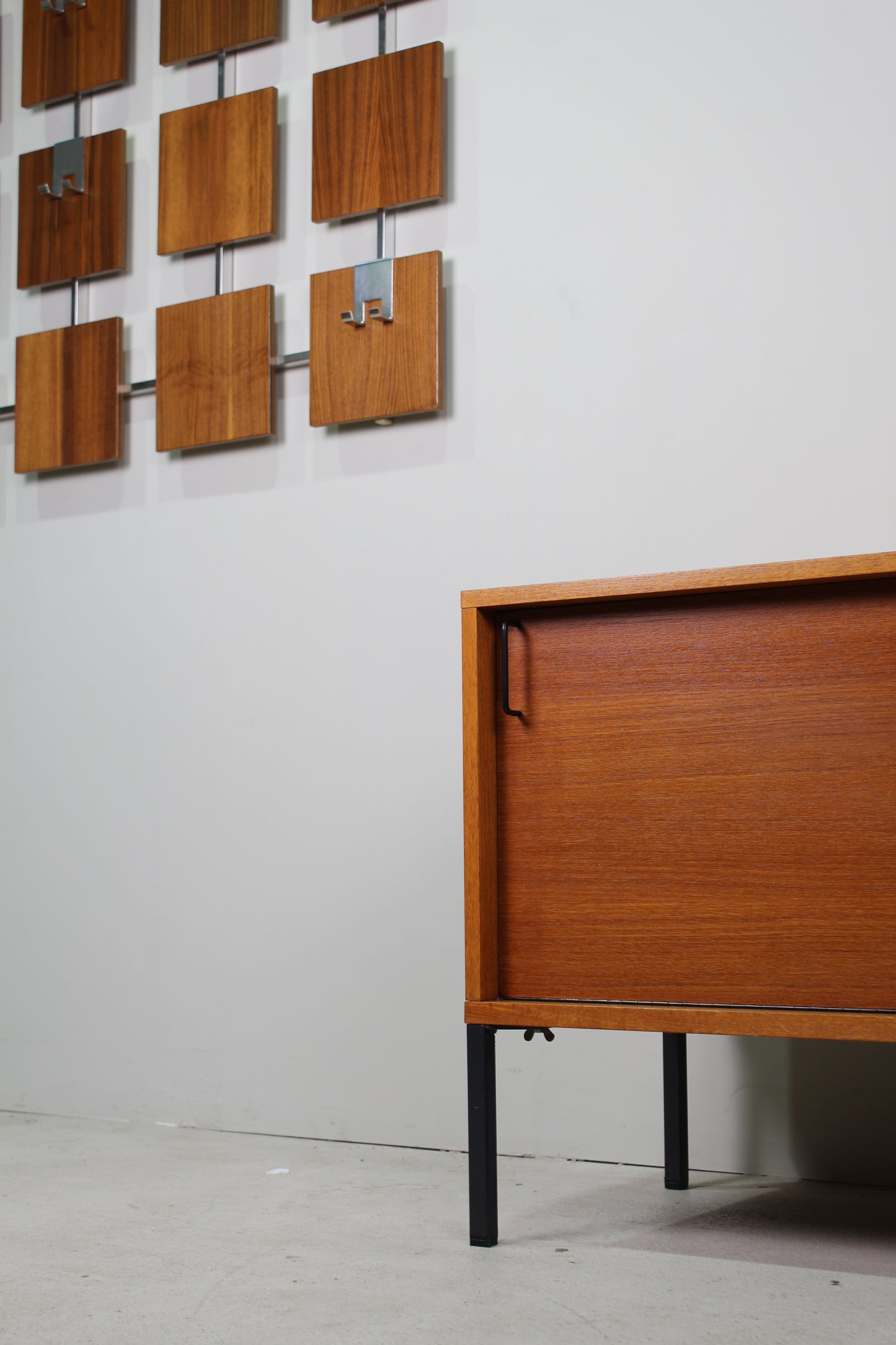 Mid-Century Garderobe, Garderobe aus den 60er Jahren