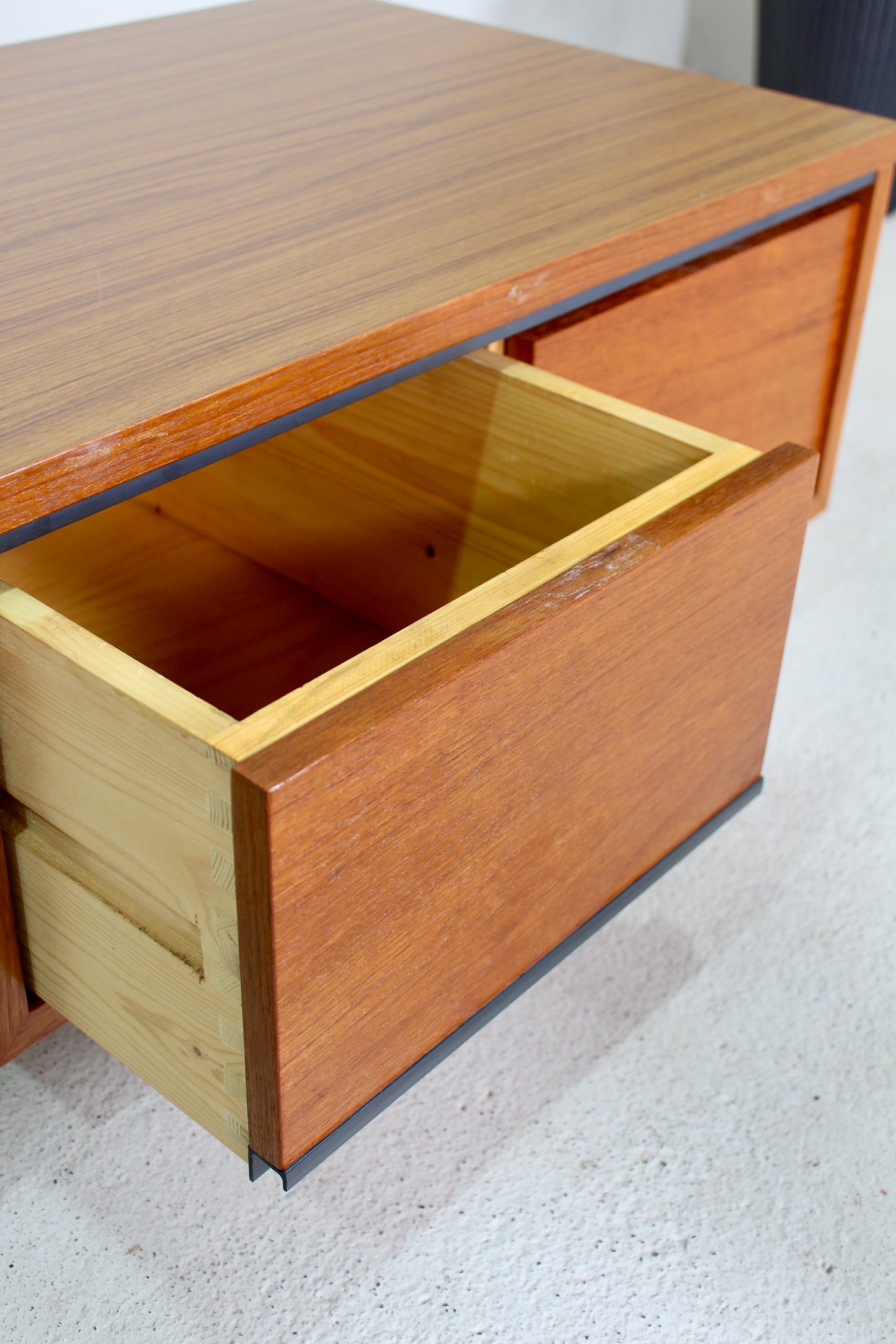 Vintage set zwevende kastjes