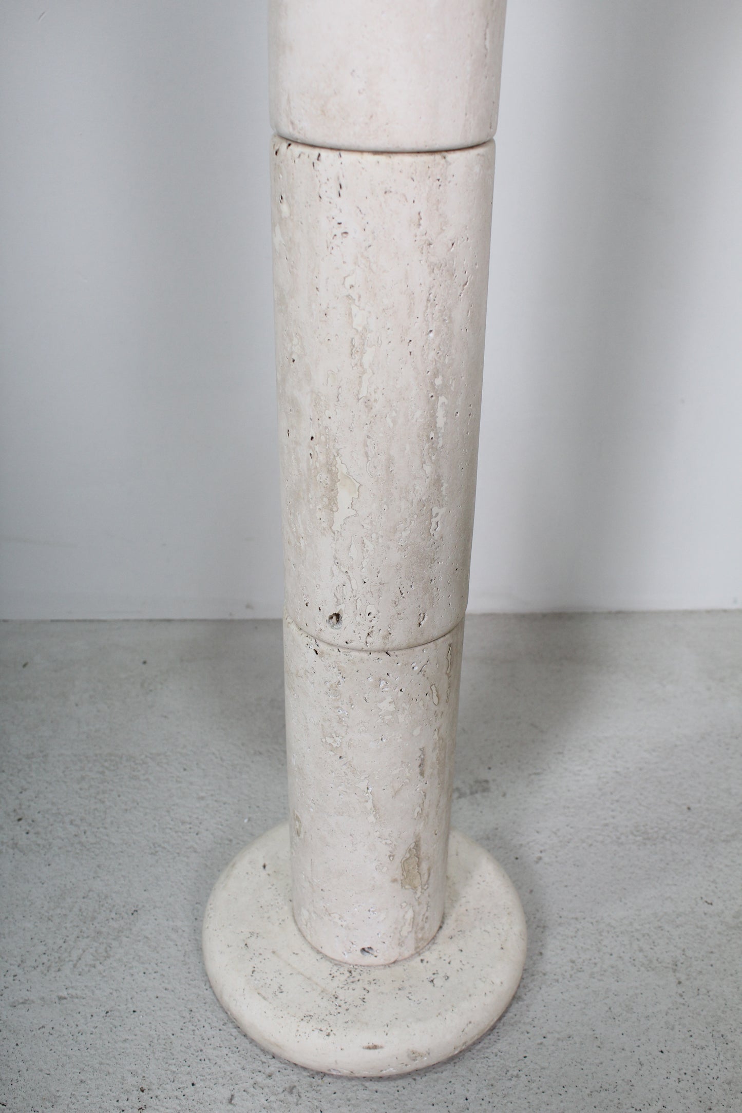 Vintage travertin, marmer plantenzuil