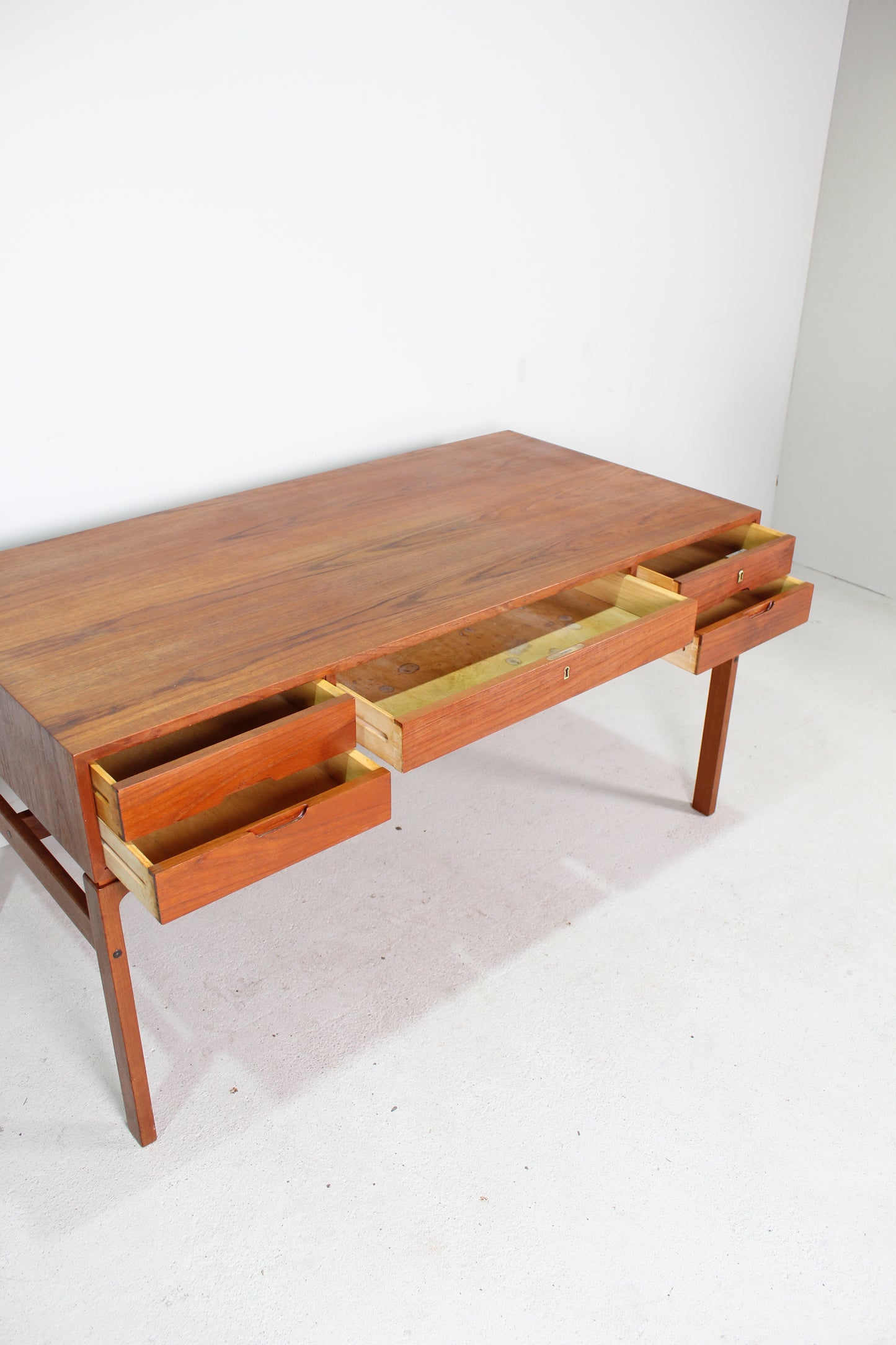 Vintage Deens design bureau teak