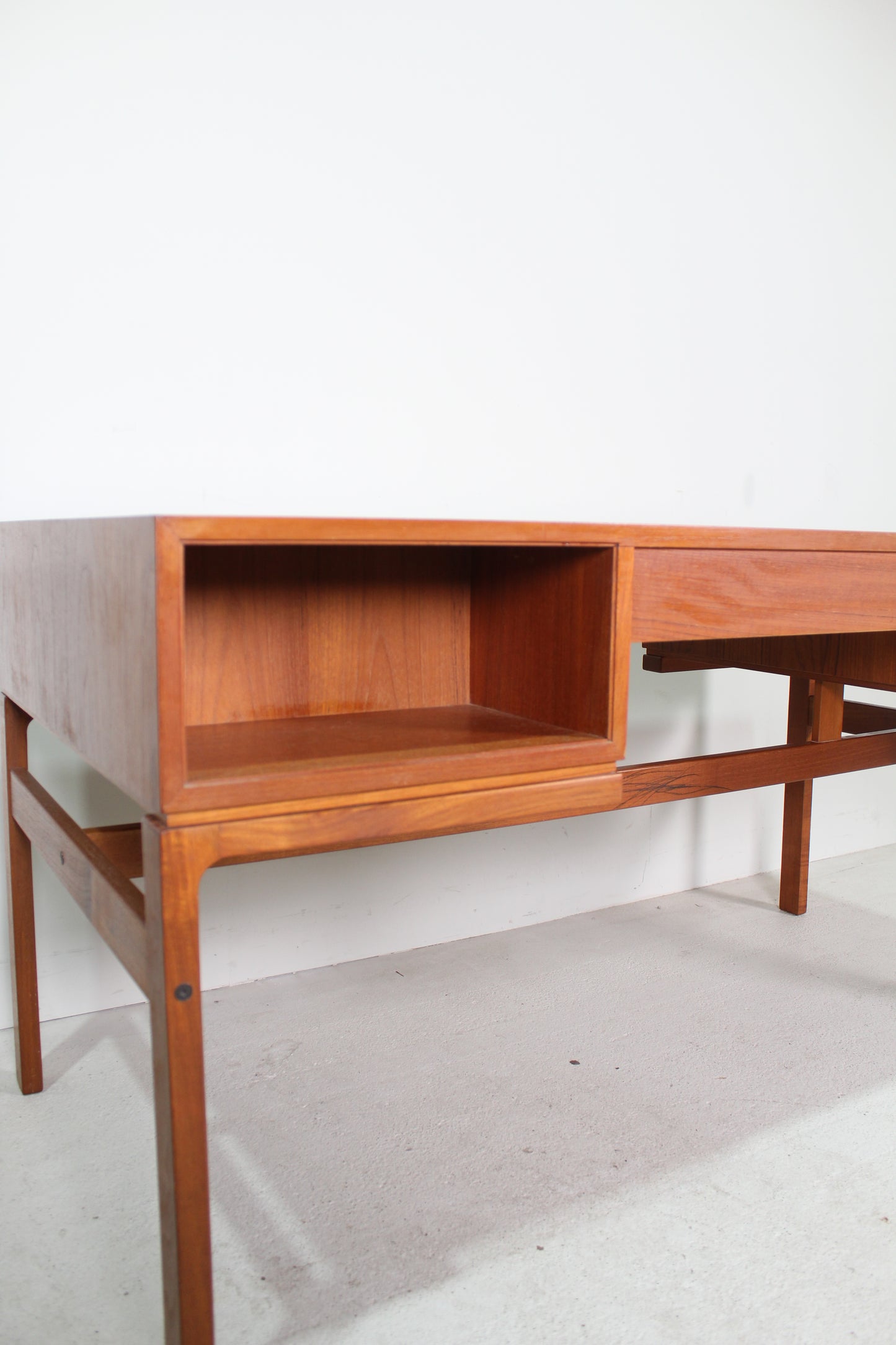 Vintage Deens design bureau teak