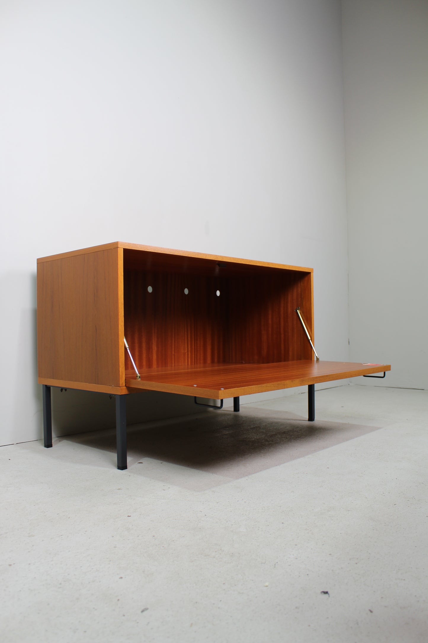 Mid century design platenspelerkast, dressoir REGO
