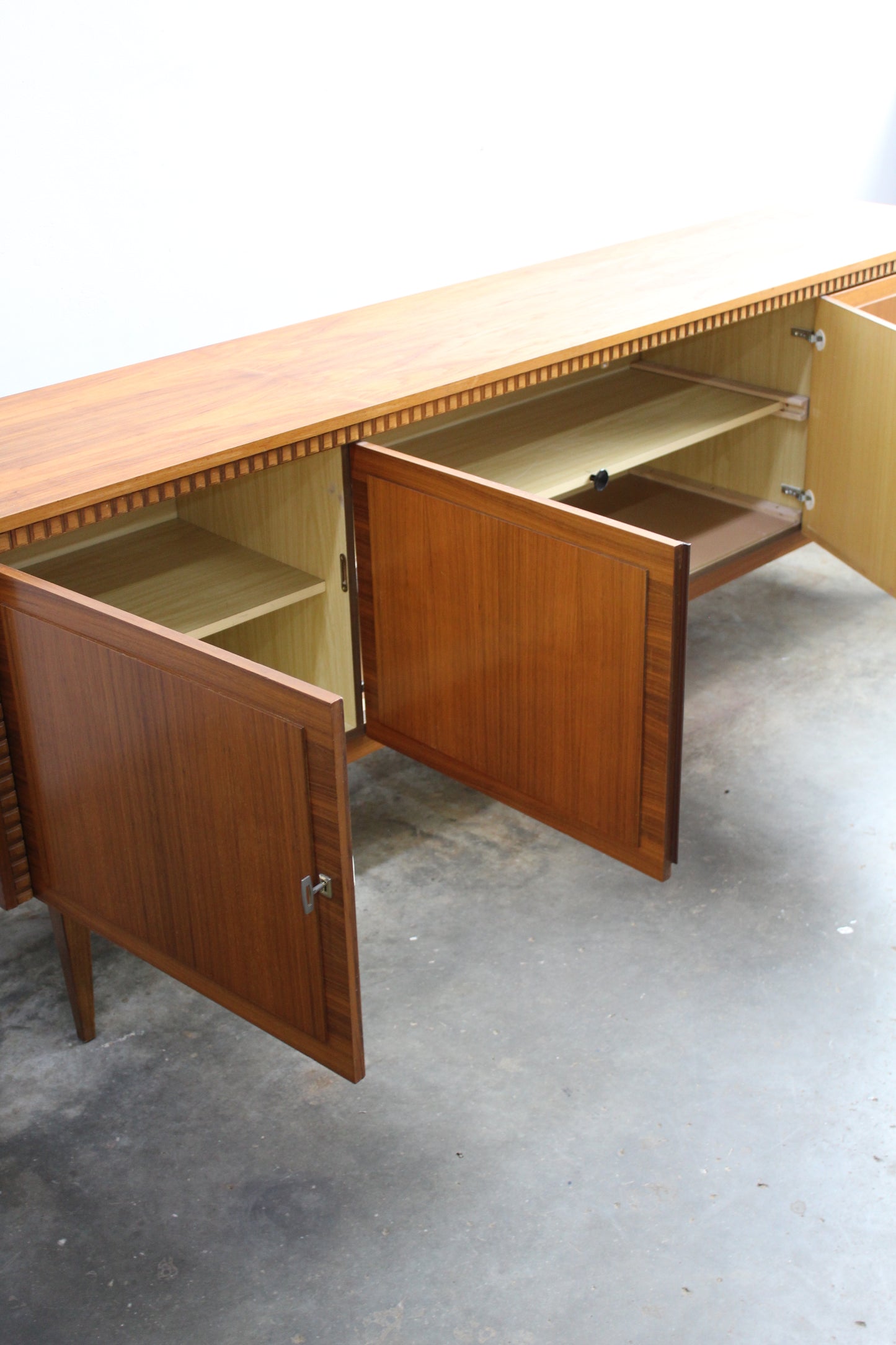 Vintage sideboard, dressoir Royal Board