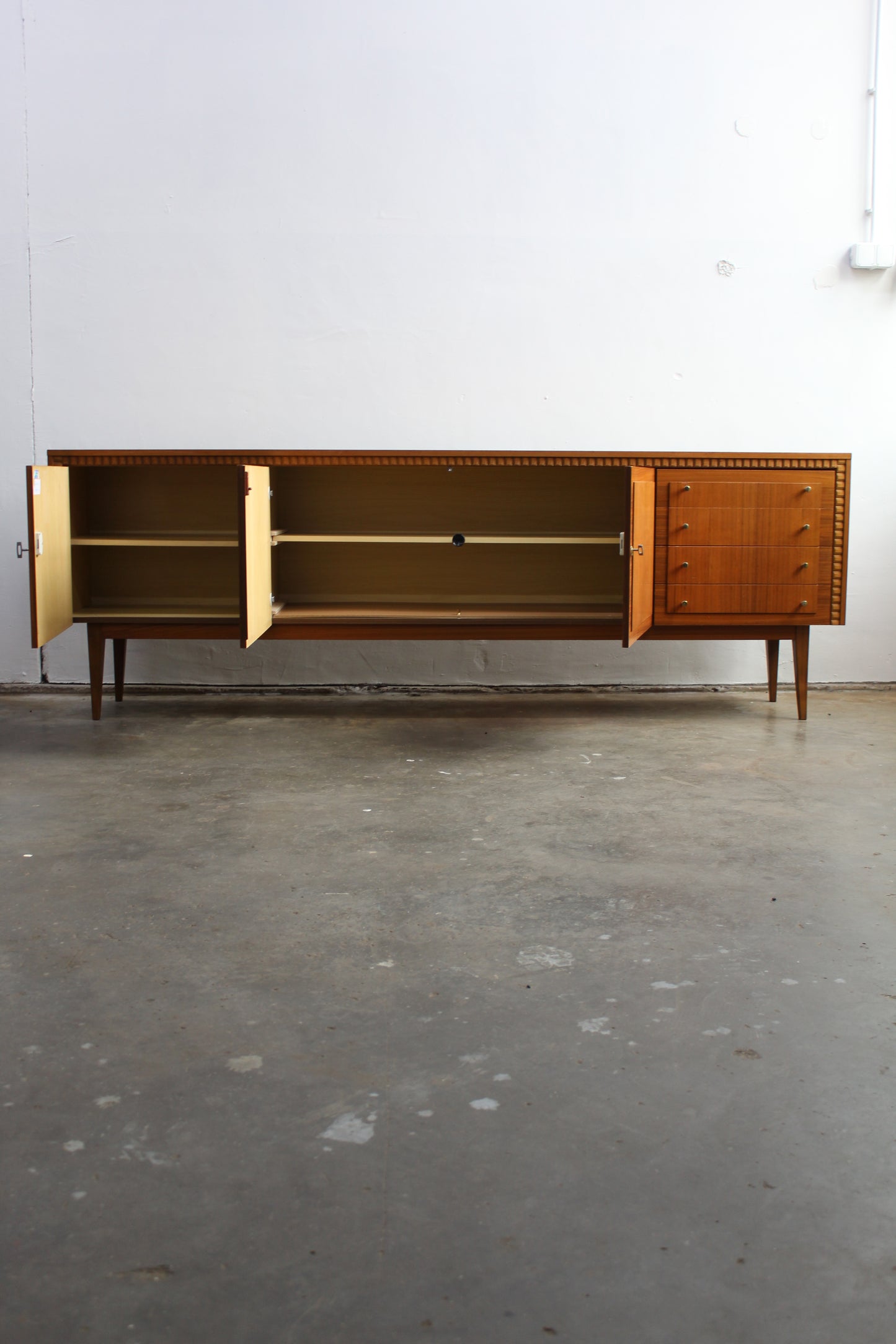 Vintage sideboard, dressoir Royal Board