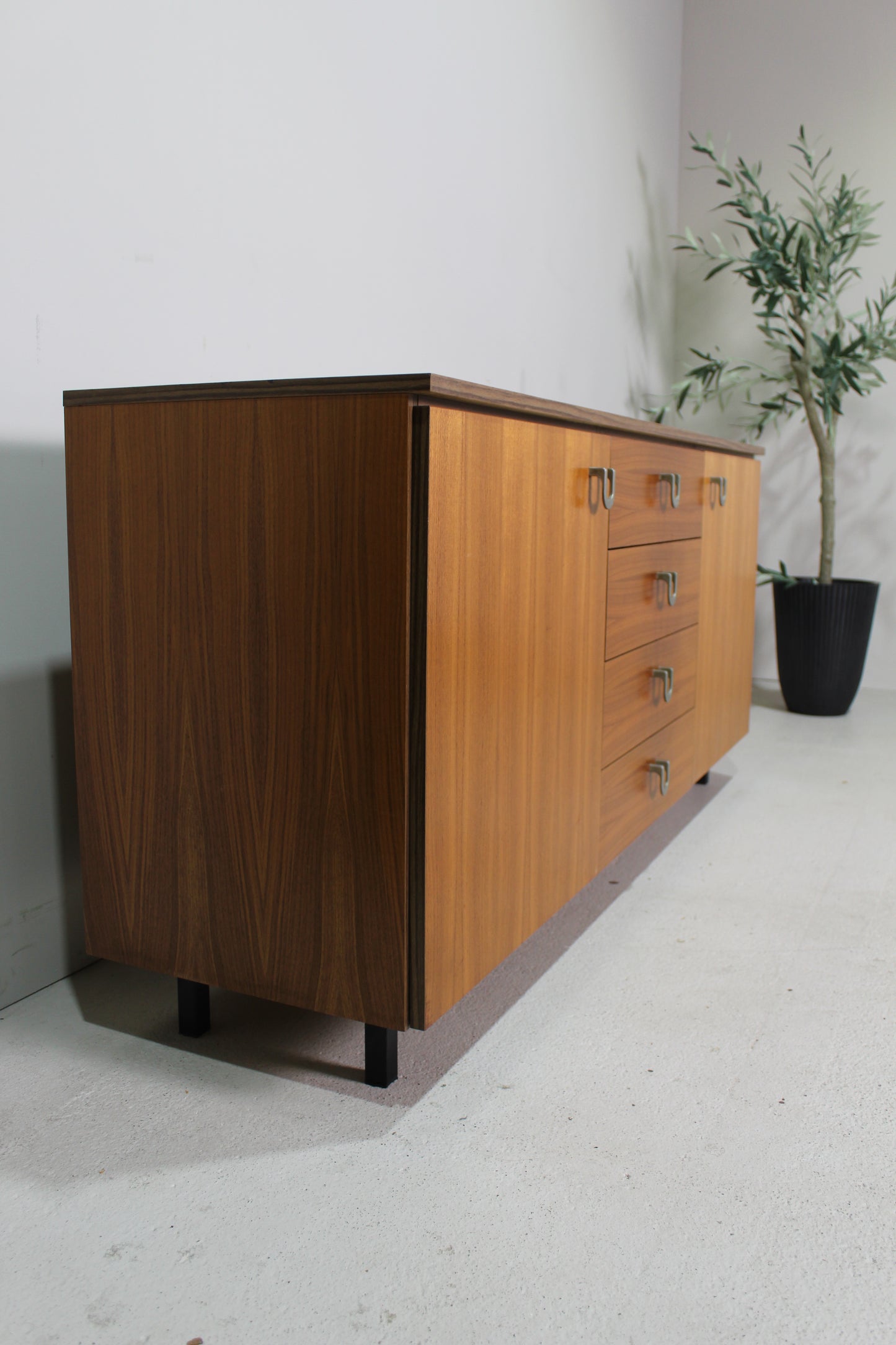 Vintage dressoir uit de jaren '60/'70