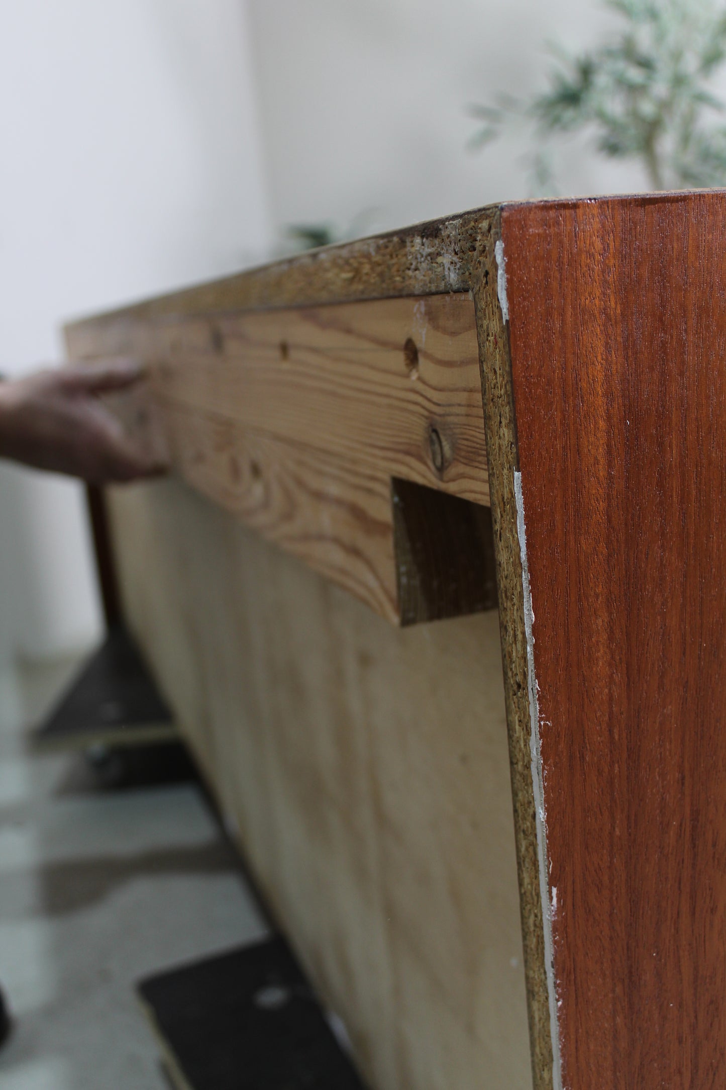 Vintage grijze zwevende kast