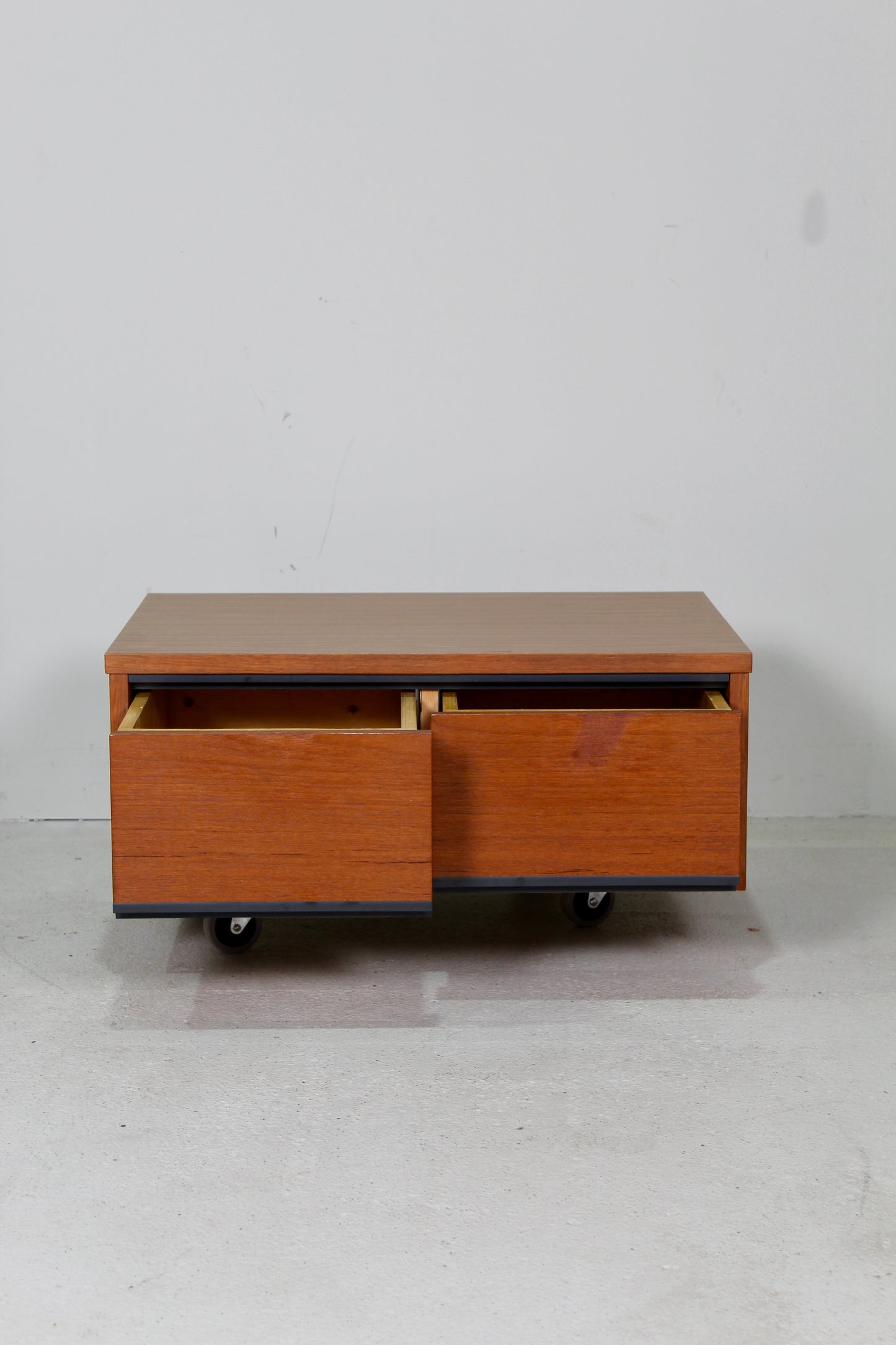 Vintage set zwevende kastjes