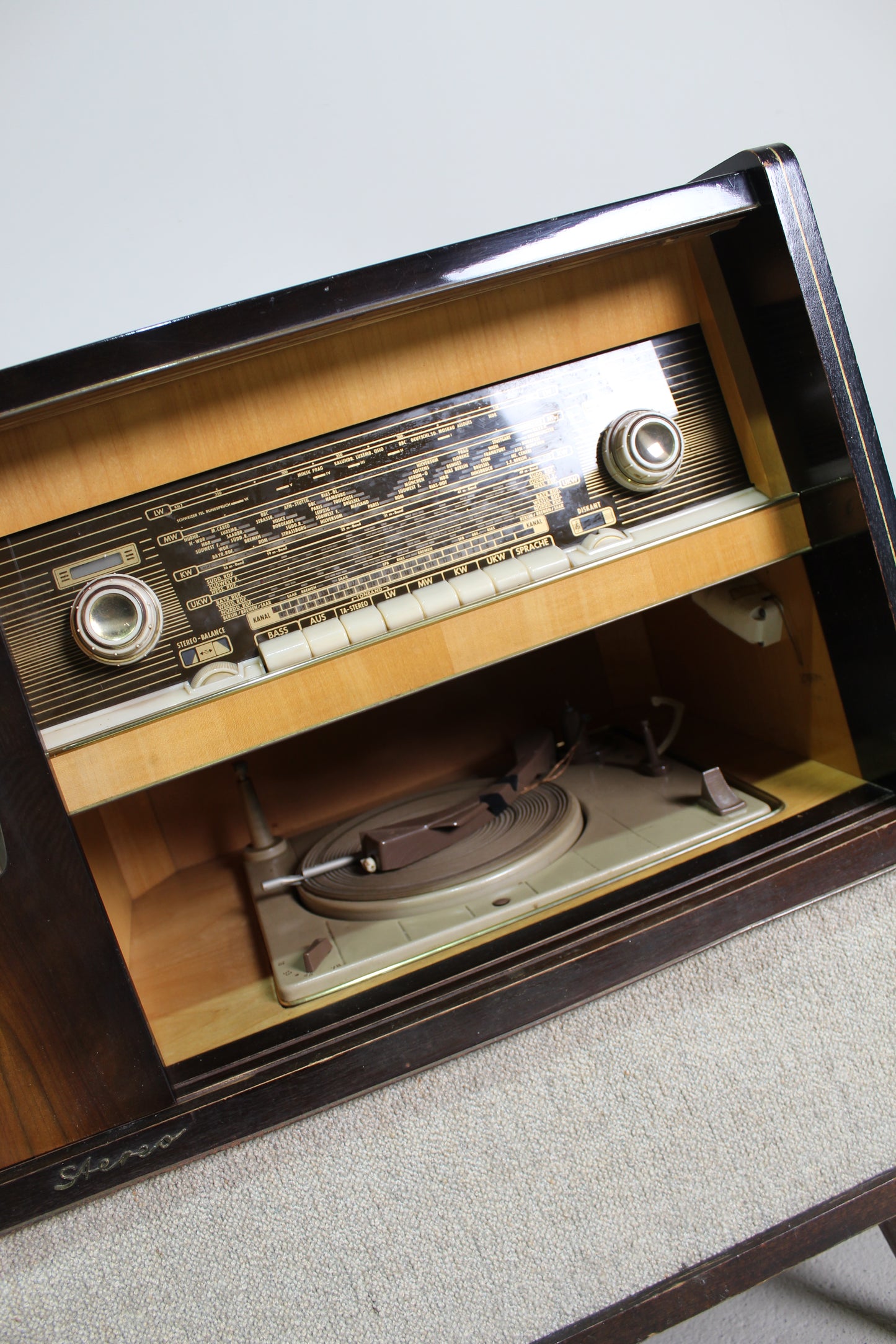 Vintage muziekkast, drankkastjaren '50