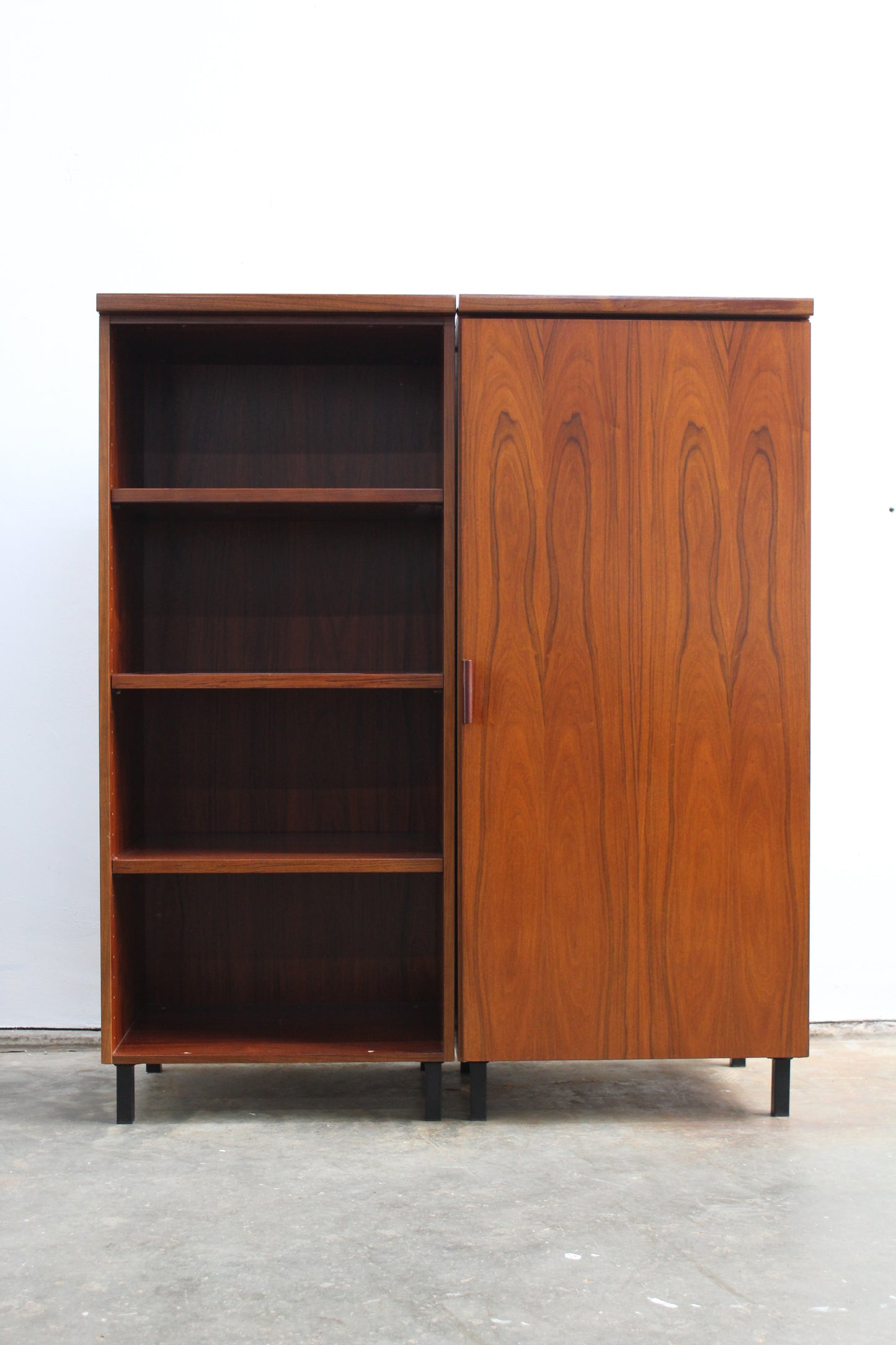 Vintage smalle boekenkast pallisander