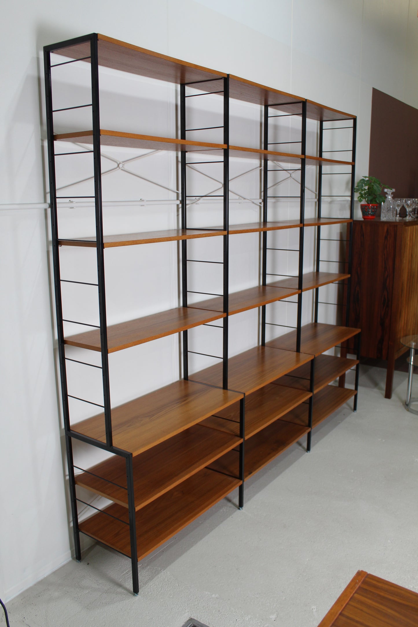 Vintage wandsysteem, stellingkast