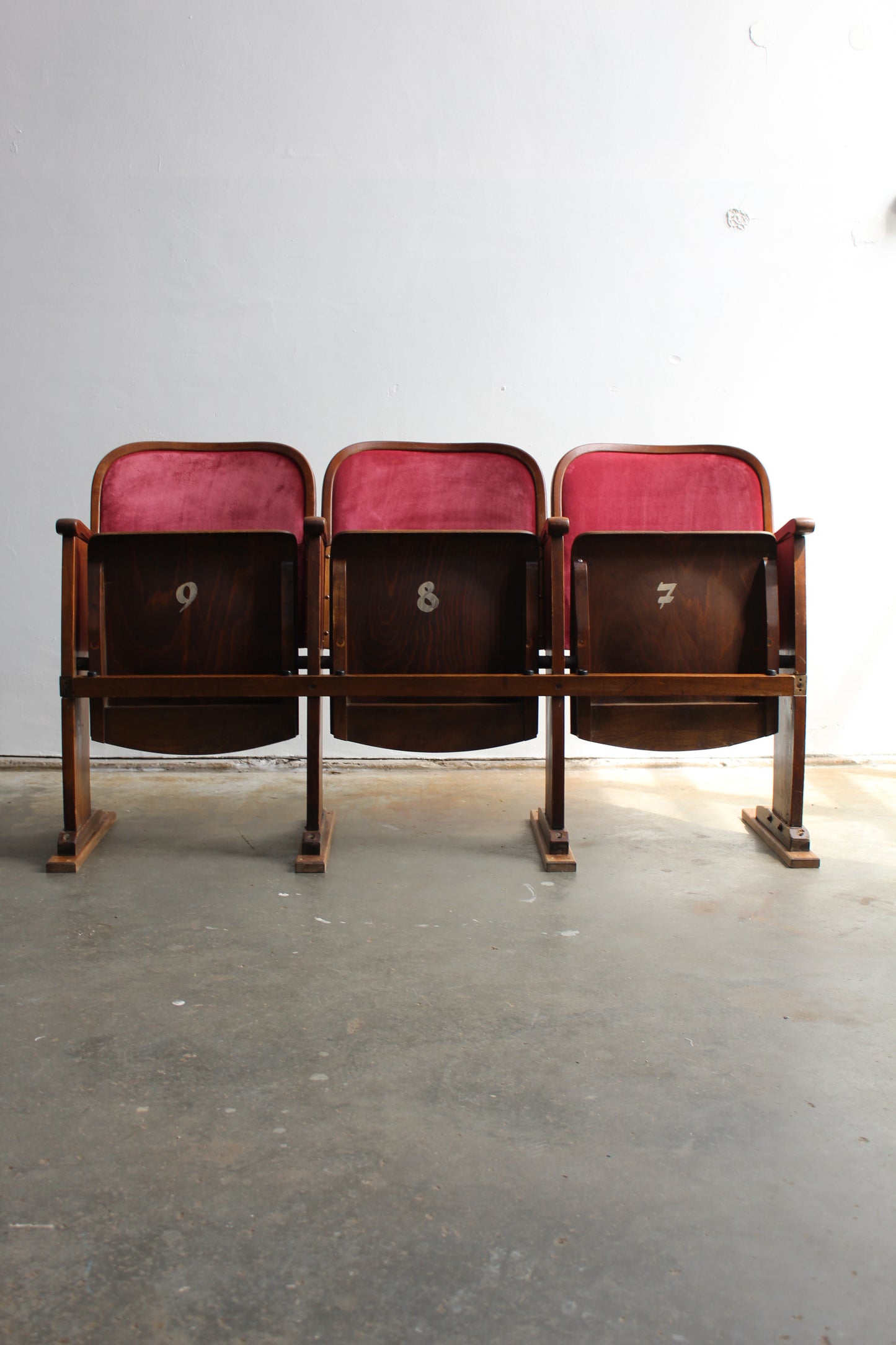 Mid century bioscoopbankje, stoelen