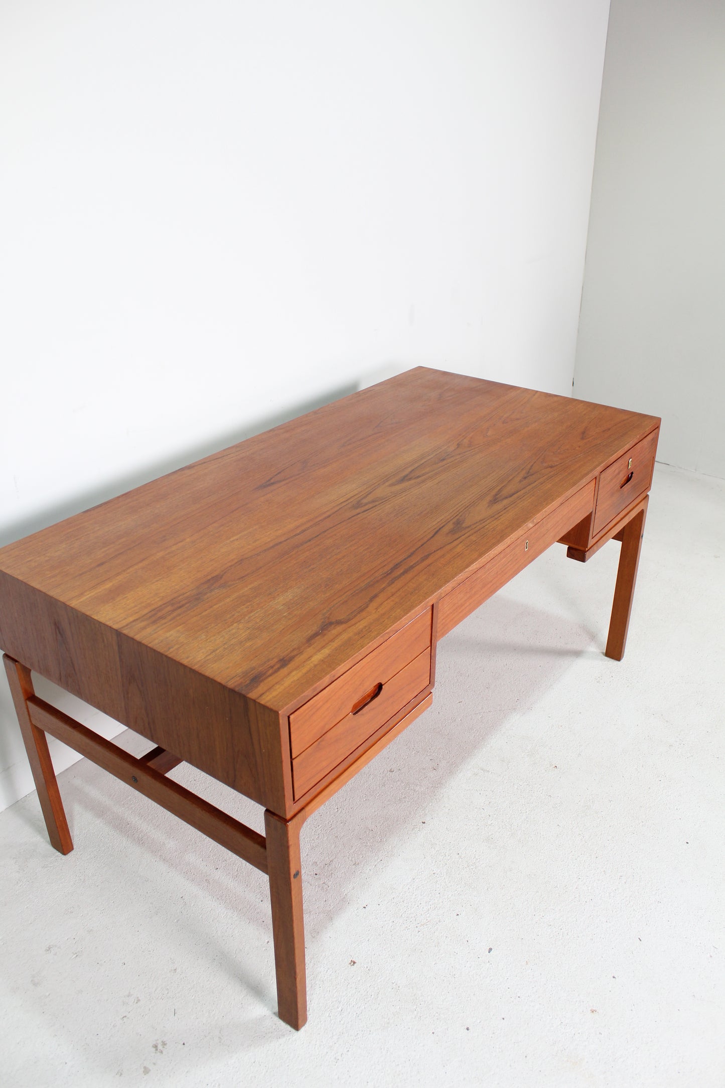 Vintage Deens design bureau teak