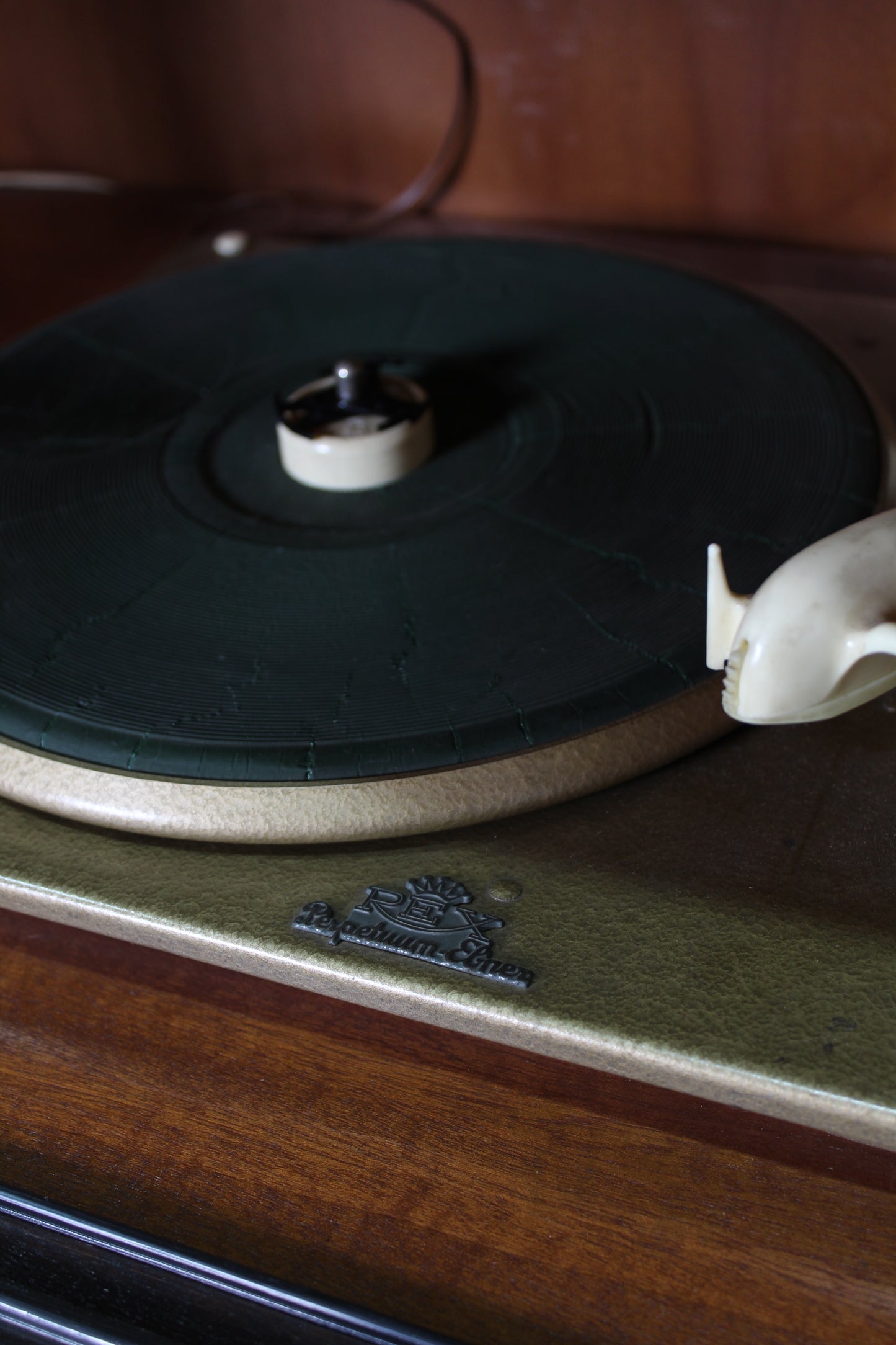 Vintage radiokast, audiomeubel muziekkast