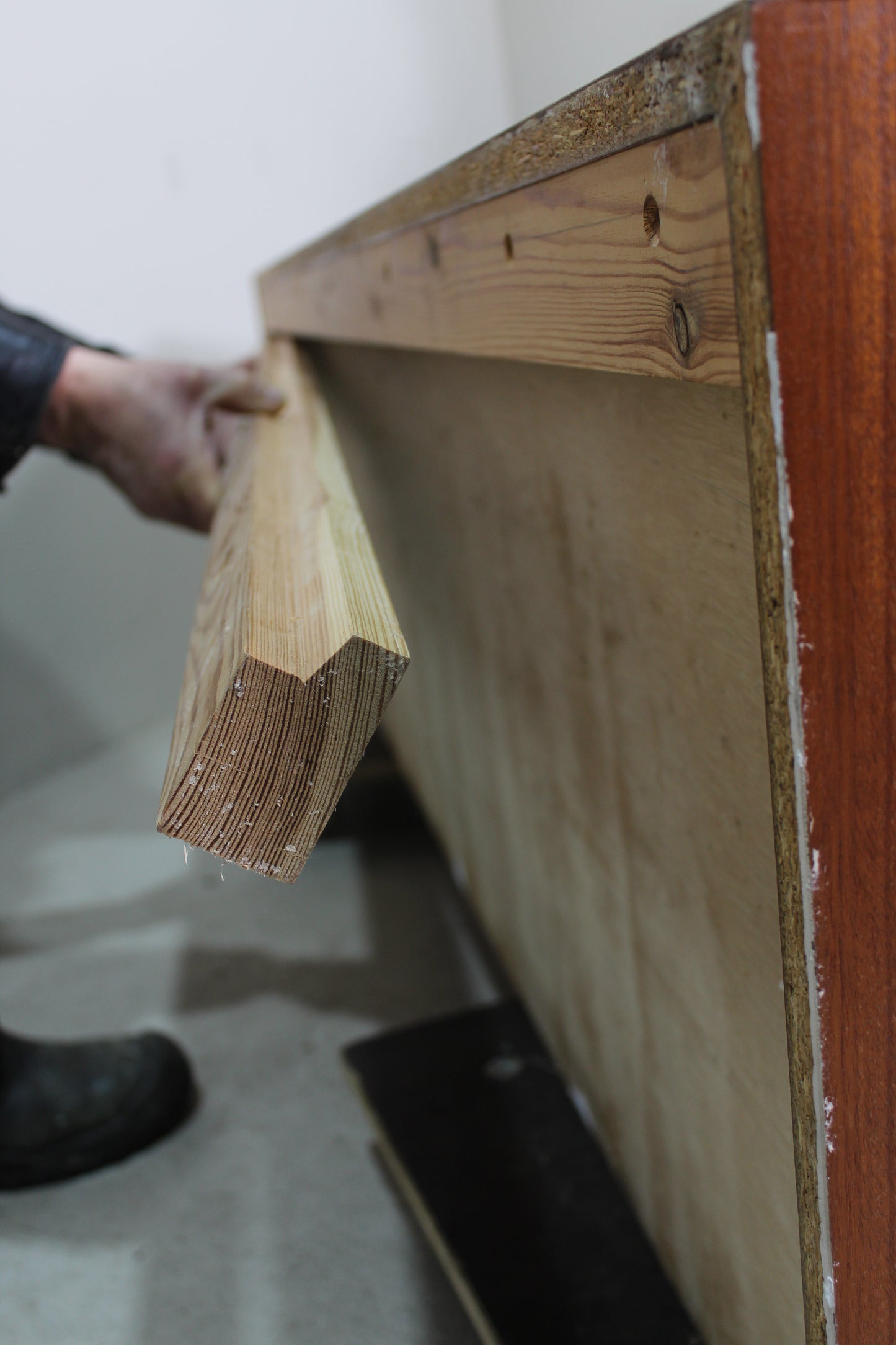 Vintage grijze zwevende kast